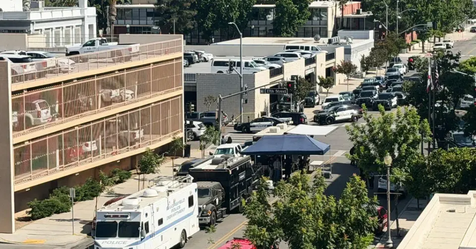 Bakersfield bank hostage standoff escalates as police negotiate releases