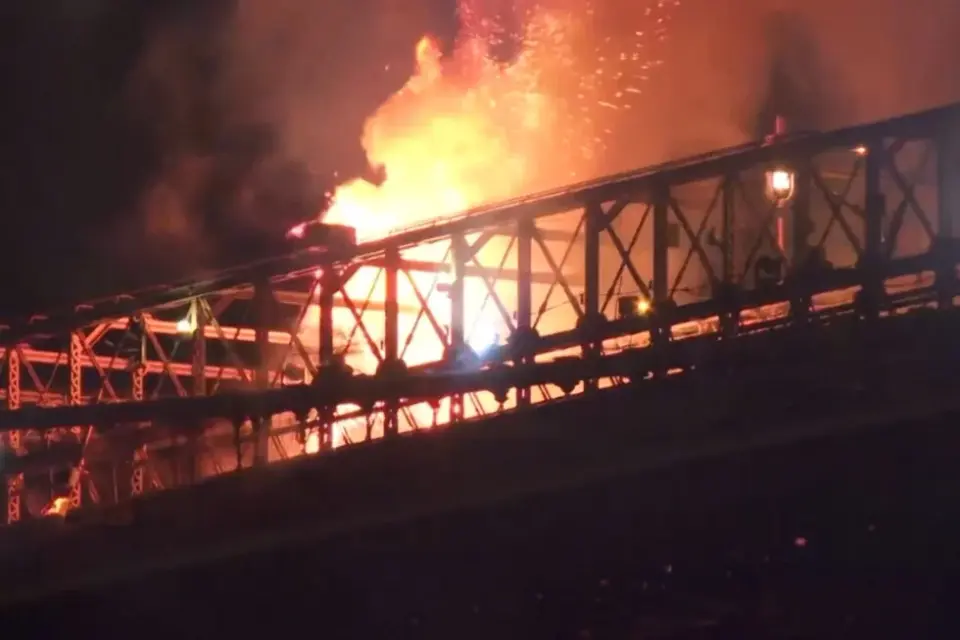 Fire on Brooklyn Bridge Dampens NYC Fourth of July Fireworks