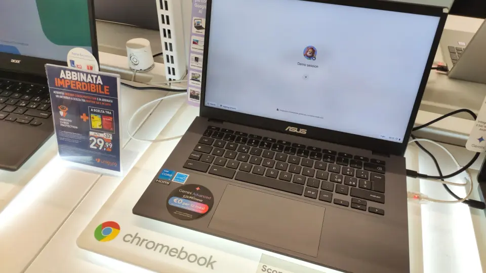 Googlebooks Launch with Premium Hardware but Buggy Software