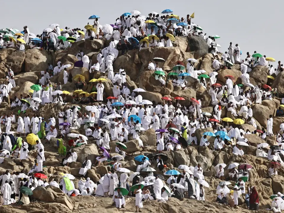 Blistering heat tests pilgrims at Mount Arafat during Hajj’s peak rite