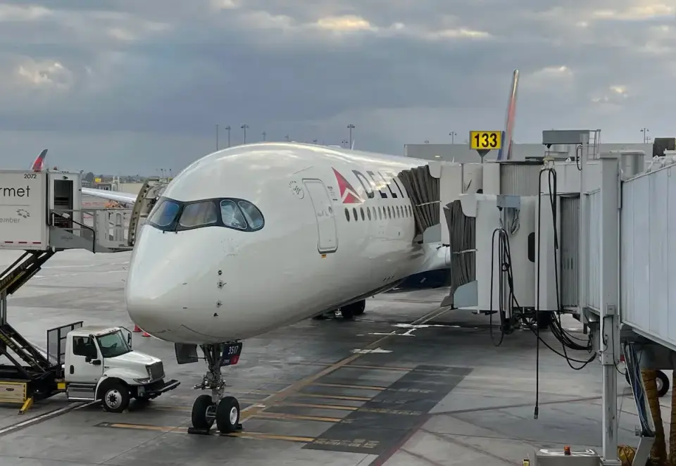 Delta Completes 95% of Free Wi-Fi Rollout, but Starlink Rivals Close the Gap