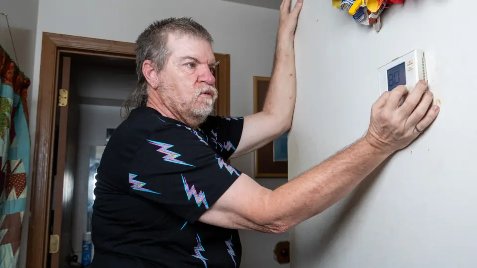 Americans set thermostats to 71 degrees, defying energy efficiency advice