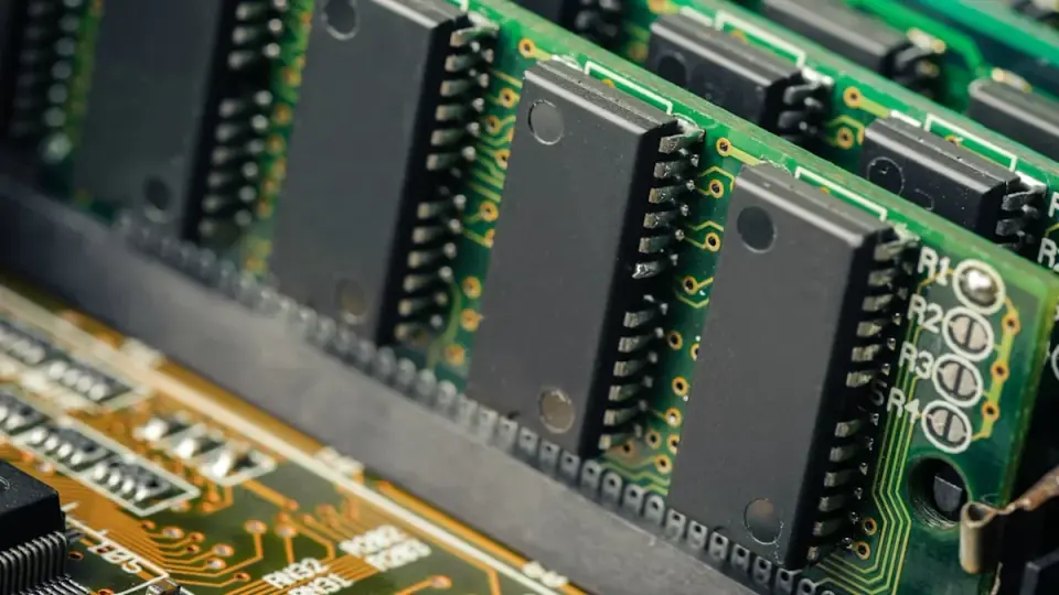 Sandisk Unveils Ambitious 2030 Plan as Memory Stocks Rally on AI Storage Boom