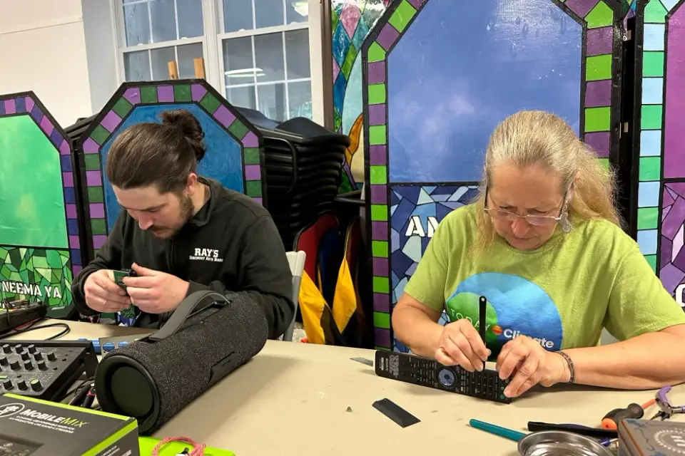 Repair Cafes Push Fix-First Culture Over Throwaway Norms
