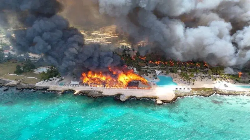 Fatal hotel blaze in the Dominican Republic evacuates 1,700 tourists; Italian woman dies