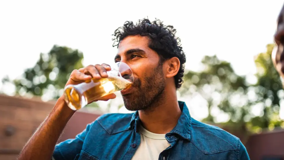 GLP-1 Drugs May Reduce Heavy Drinking, but Evidence on Cravings Remains Mixed