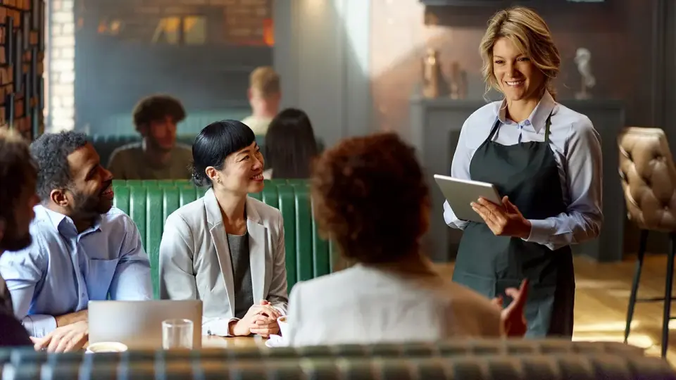 Tip Dynamics: Mel Robbins on Who Really Influences the Table's Tip