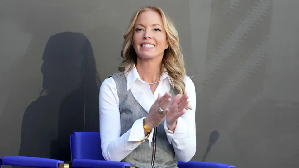 Lakers sale tests Jeanie Buss’s grip on the franchise as siblings seek to cash out