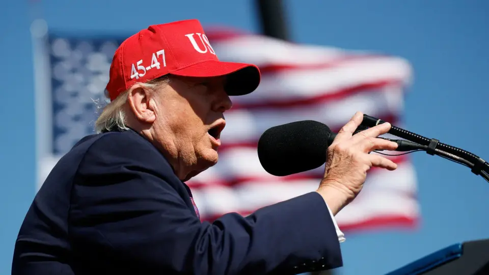 Trump’s Port Huron Midterm Rally Draws Crowds, Protests, and Security Tightening