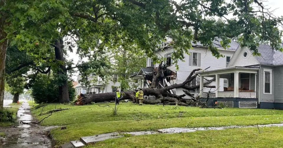 Severe storms leave thousands without power as central Illinois reels from tornado and flood damage