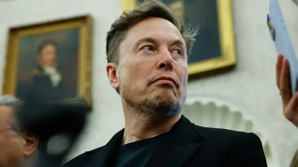 Musk Admits SpaceX Throttled Ukraine’s Starlink Over Offensive Drone Use, Citing Terms of Service Violation