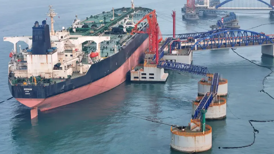 Oil Surges Past $100 as China’s Demand Shifts and Bond Yields Spike