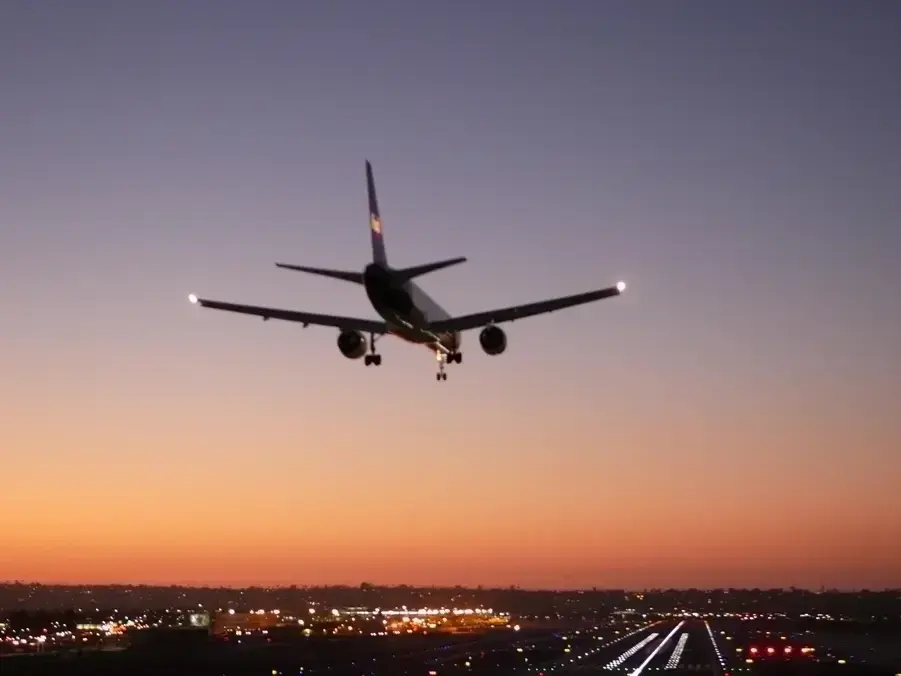 United Flight 1157 Plunges 3,500 Feet Near LAX, Injuring Four Crew Members