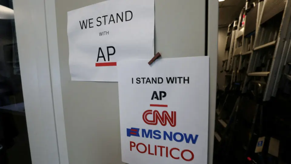 DOJ Antitrust Probe Targets TV Networks Over White House Pool Boycott