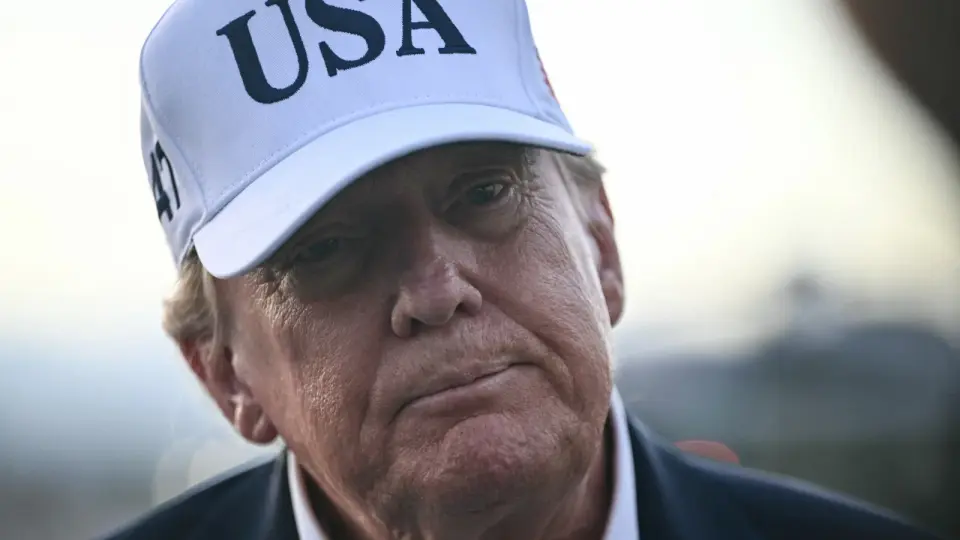 Trump approval sinks to second-term low as Democrats widen poll lead