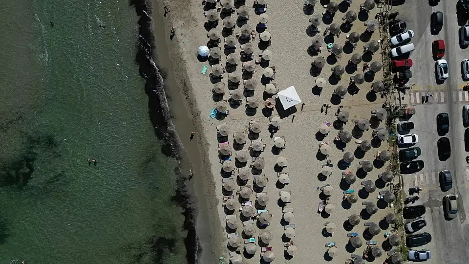 Fatal sunbed dispute leaves man dead on Athens beach