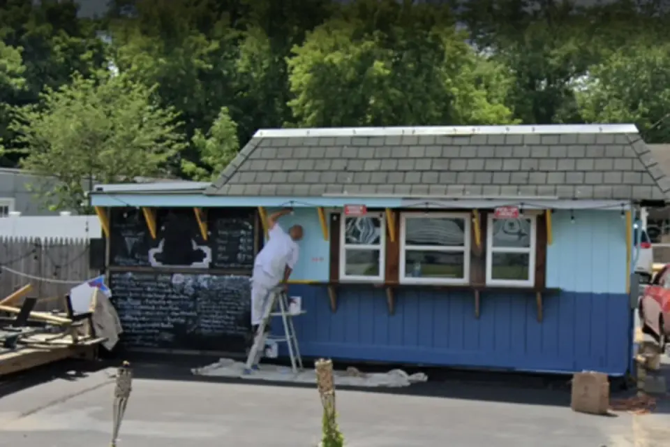 Massachusetts Ice Cream Shop Raising $5,000 After Viral Defense of Teen Staff