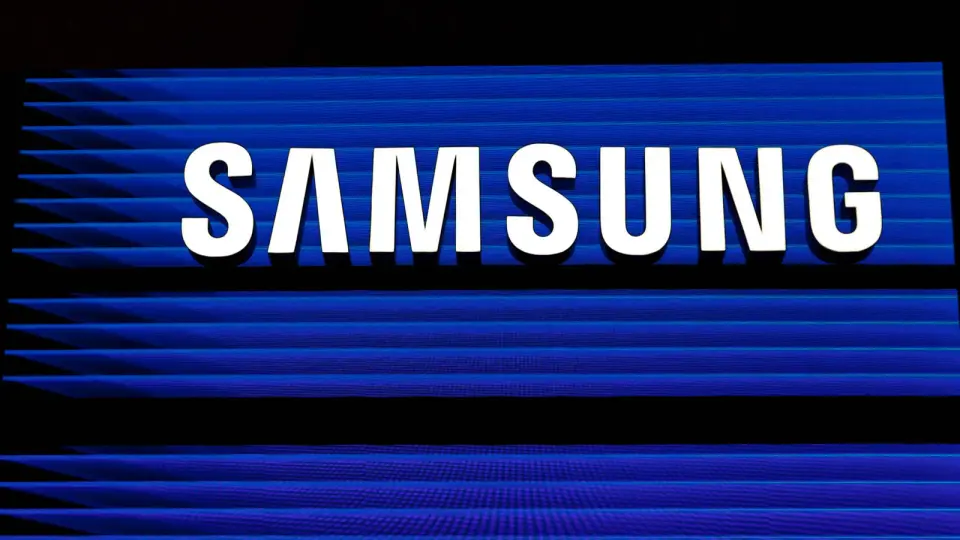 Samsung posts record Q3 profit but shares slide 6% on vague return plans