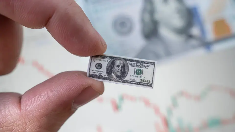 Energy Costs Reverse Wage Gains, Driving Americans to Discount Stores