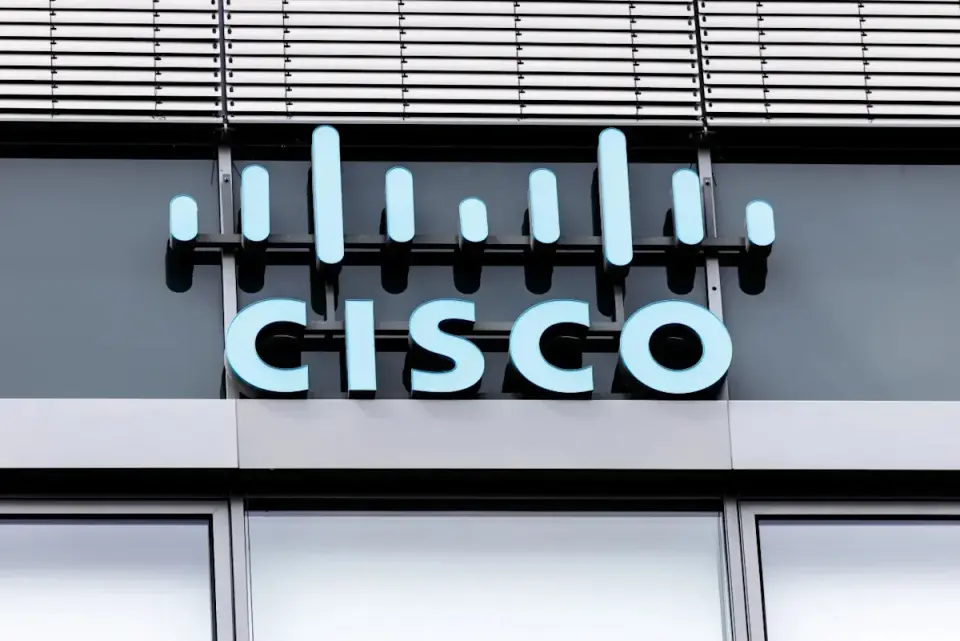 Cisco rides AI hardware surge to Q4 beat, yet shares slip after hours