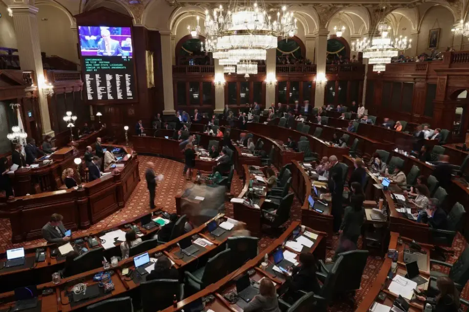 Illinois budget leans on gas-tax windfall, boosts lawmakers’ pay