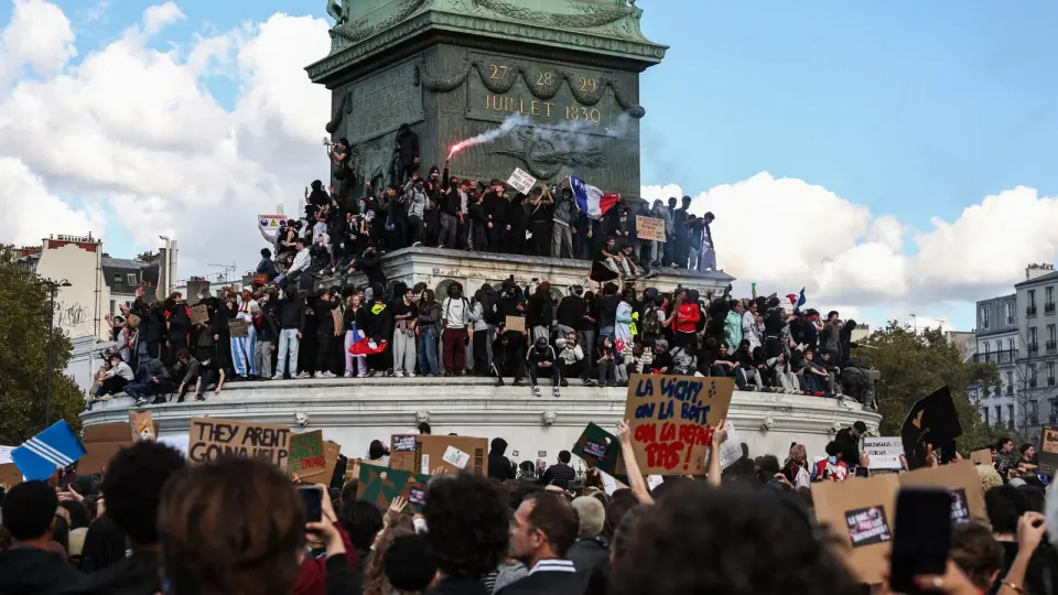 Krugman Warns France Is 'Too Big to Save' Amid Bond Sell-Off and Budget Gridlock