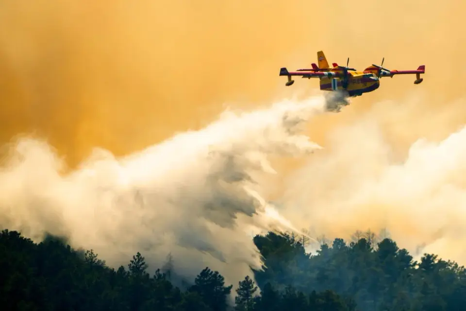 Denver-area wildfires trigger mass evacuations, destroying 160+ structures