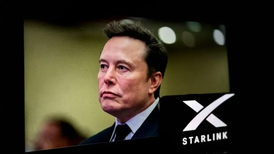 Starlink Mobile Targets Carriers, but Ground Infrastructure Could Delay Takeoff
