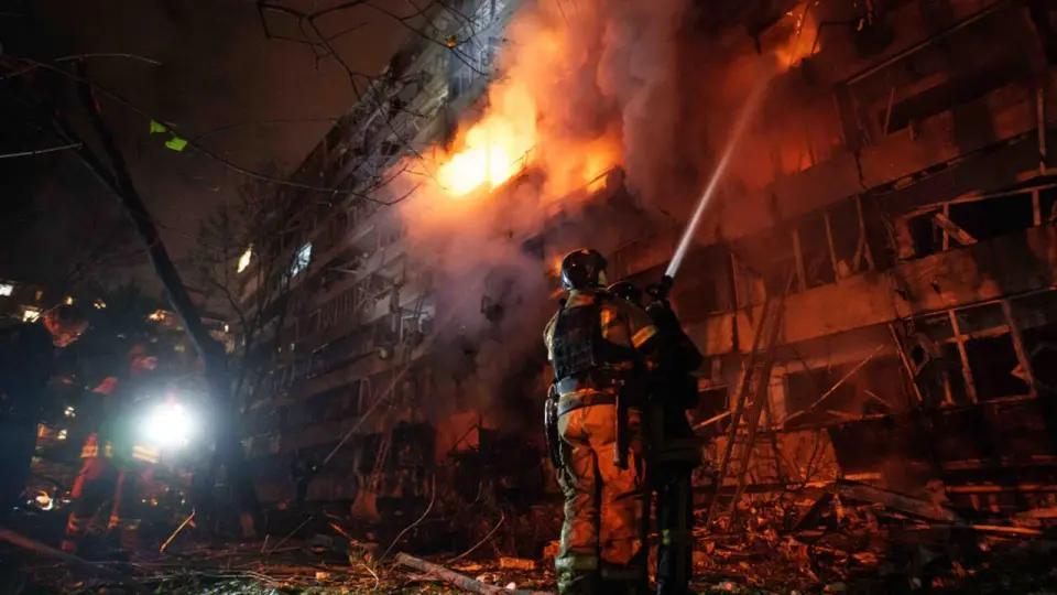 Kyiv struck as Ukraine alleges US intelligence and Starlink failures
