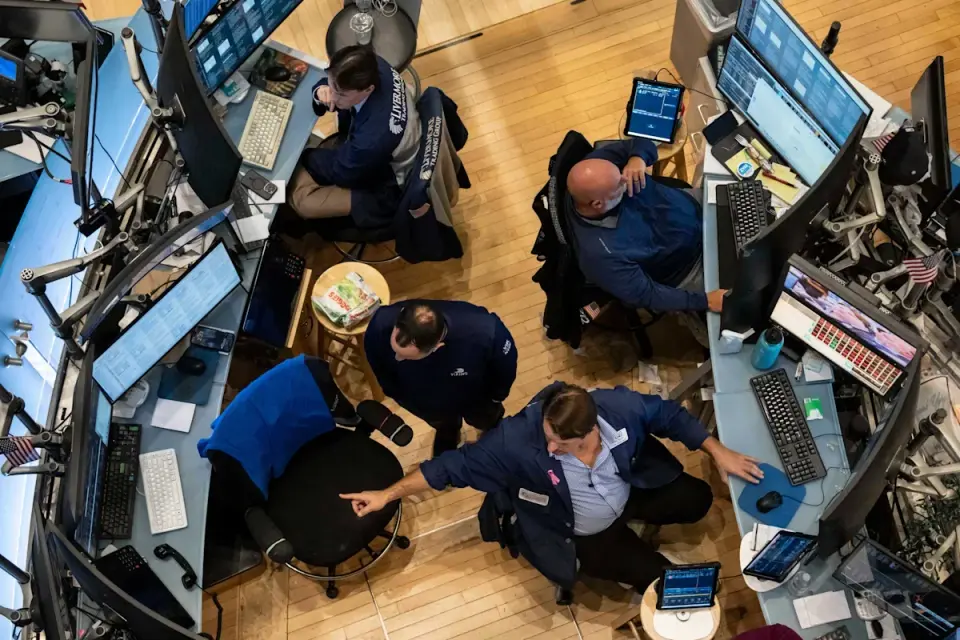 Tech Rebound Lifts S&P 500 and Nasdaq as Dow Slips