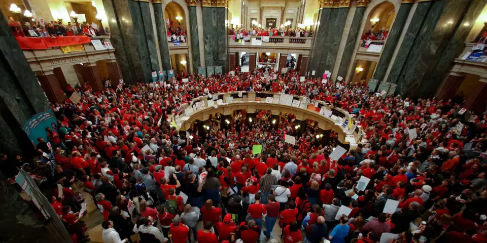 Wisconsin appeals court reinstates Act 10, narrowing public-sector bargaining