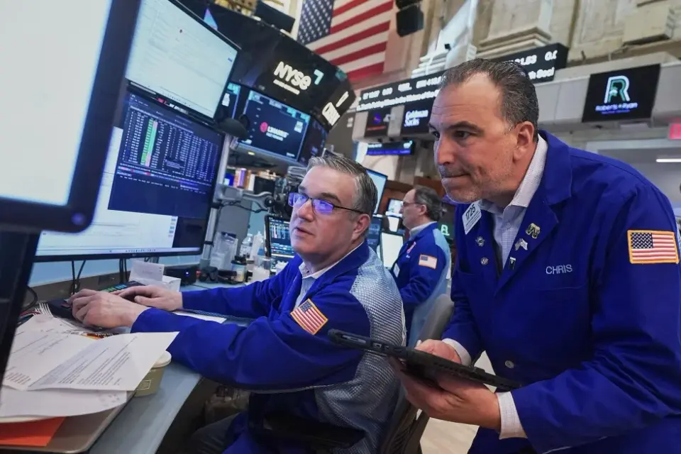 Markets Hover Near All-Time Highs as Oil Fluctuates
