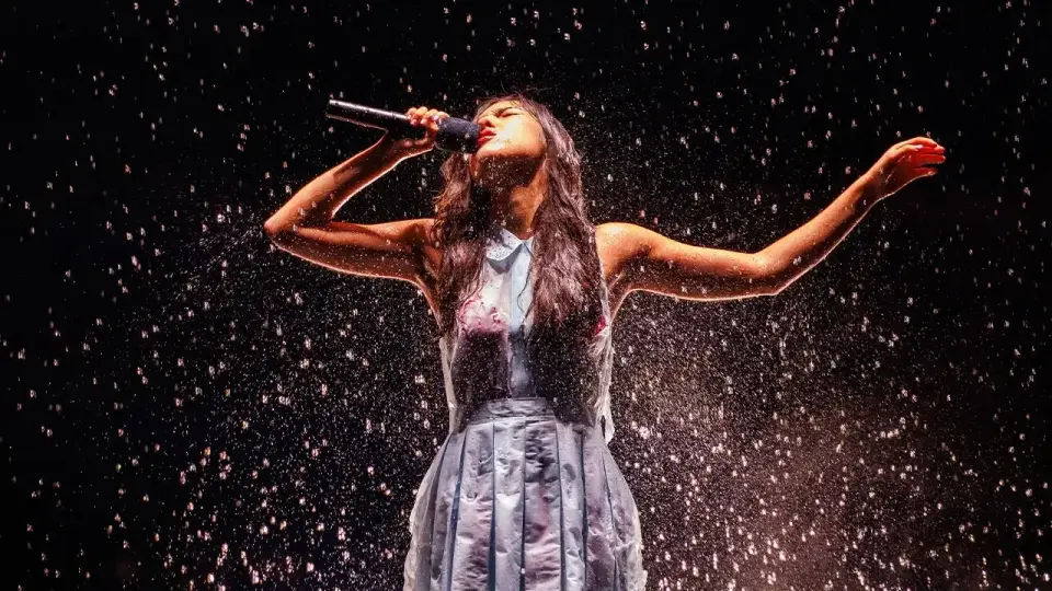 Olivia Rodrigo Opens 'Unraveled' Tour with Chalayan-Crafted Dissolving Dress