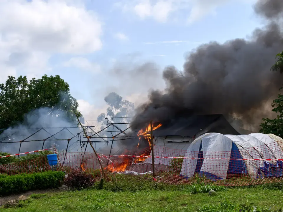 Funeral tensions ignite Ebola clinic blaze in Ituri, DR Congo