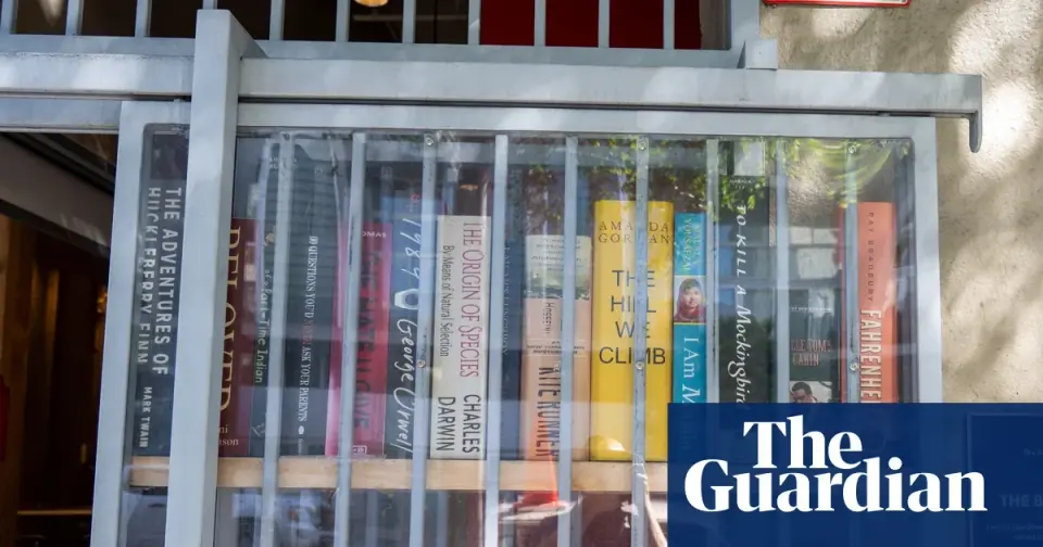 Record 12,000 US Book Bans Driven by AI and State Laws