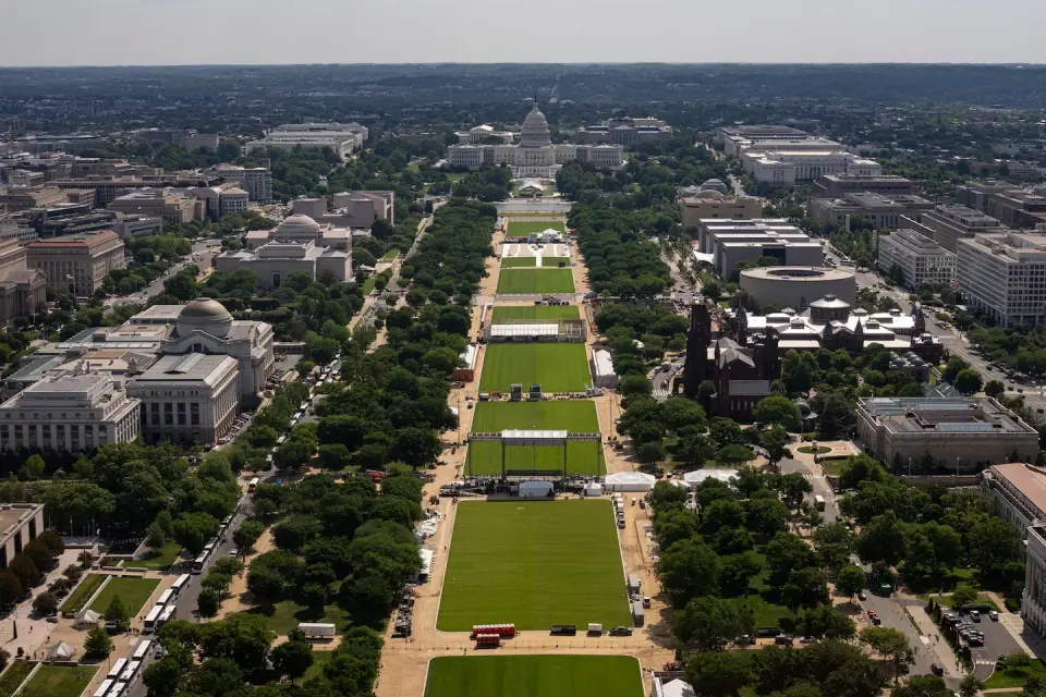 Thousands gather on National Mall for Trump-backed 250th anniversary prayer rally
