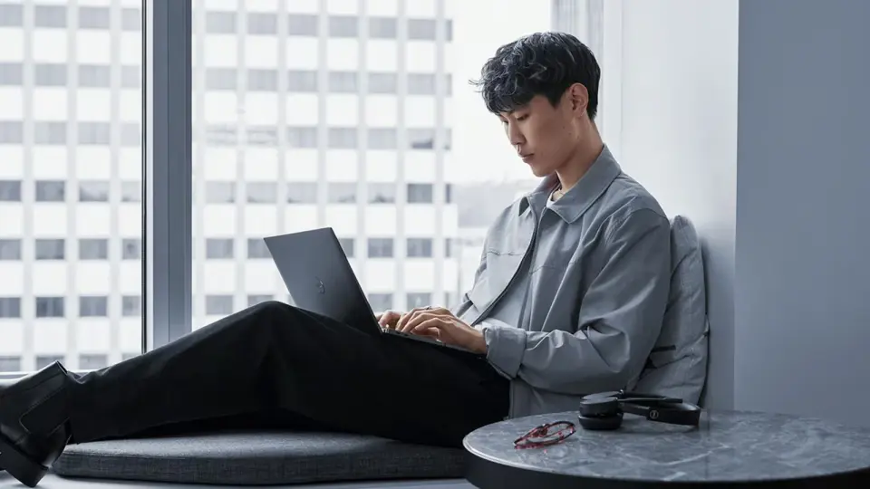 Two AI tools, one streamlined workflow: NotebookLM for research, Gemini Notebooks for creation