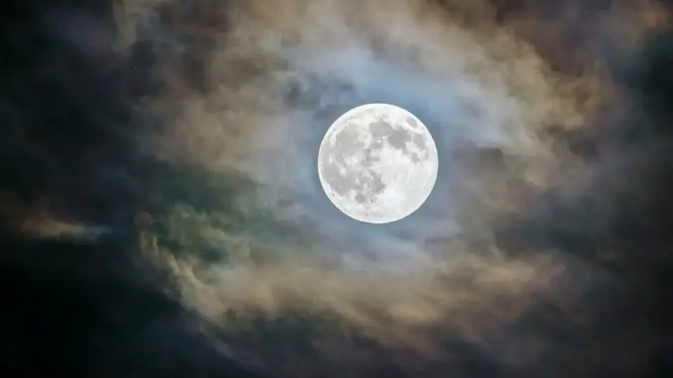 White House Sets 2028 Target for Moon-Orbiting Nuclear Reactor