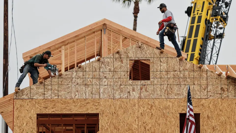 US Housing Hits Record Lows as Fed Weighs Further Rate Hikes