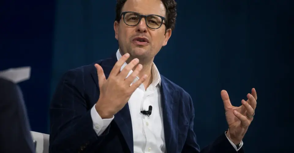 Tech Markets Slide as AI-Slowdown Push Spooks Investors
