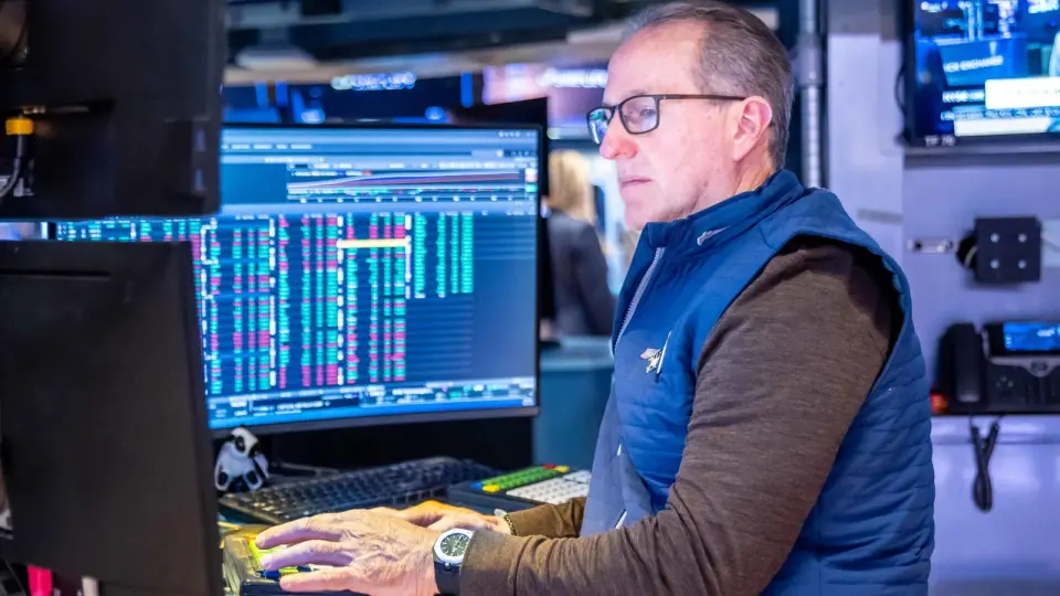 AI Capital Crunch Triggers Tech Rout as Oil Spikes on Iran War Fears