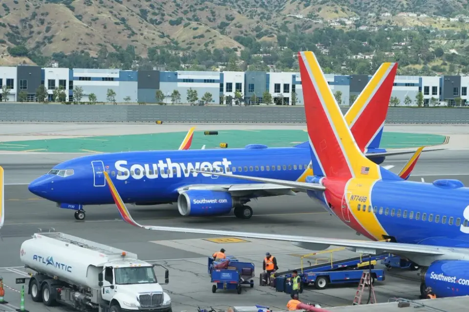 Southwest jets dodge Nashville near-miss; investigation underway