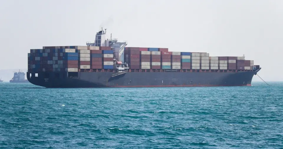 Ceasefire Teeters as U.S.-Iran Clashes Escalate Over Hormuz Strait