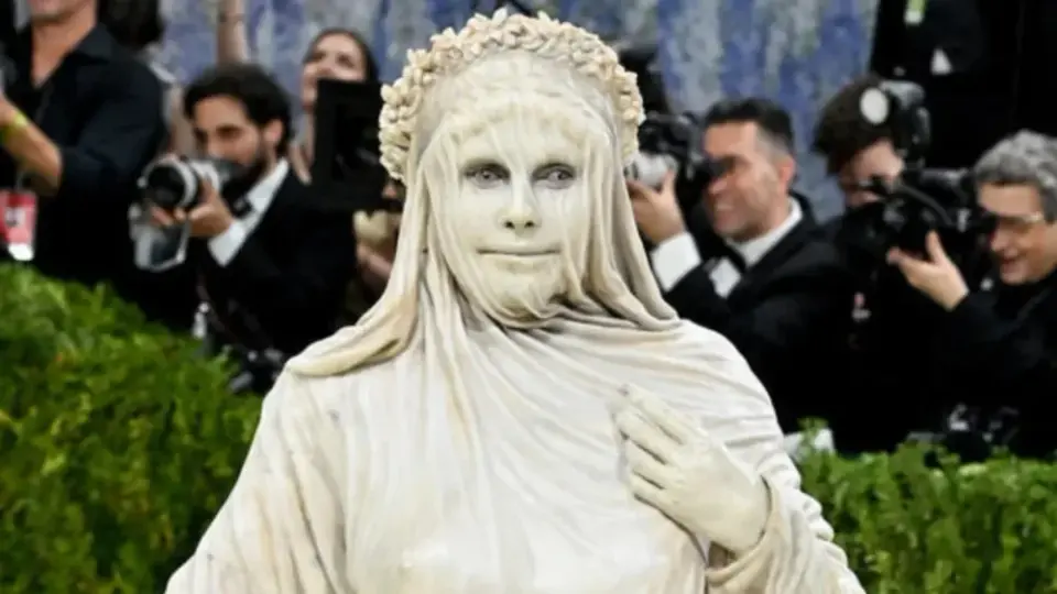 Heidi Klum Turns Met Gala Into a Living Sculpture in Custom Latex Gown
