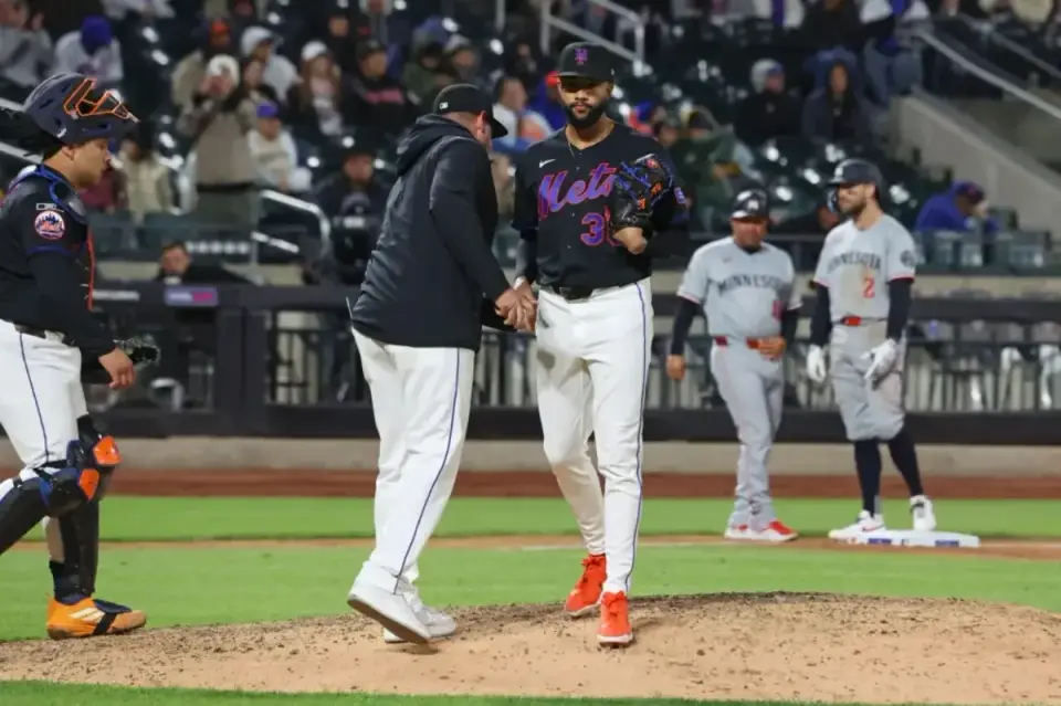 Mets closer Devin Williams booed after another ninth-inning meltdown