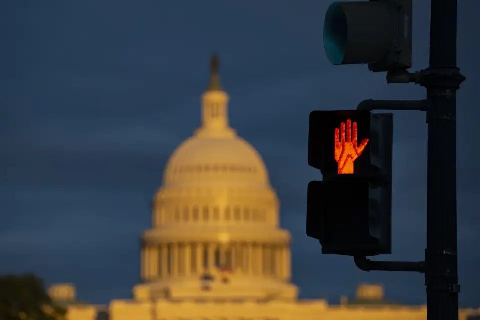 US debt nears $40 trillion weeks earlier than forecast amid tariff revenue losses