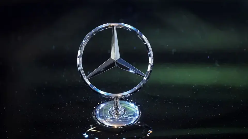 Mercedes-Benz expands brake hose recall to 30,000 luxury sedans