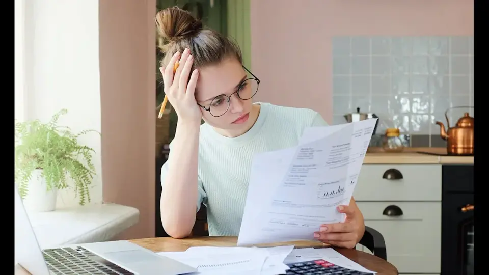 Median US Paycheck Shrinks to $850 After Taxes and Deductions