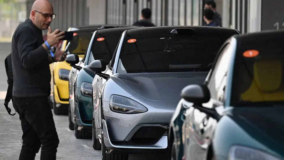 Foreign Car Makers Tap Chinese Tech to Reignite China Sales
