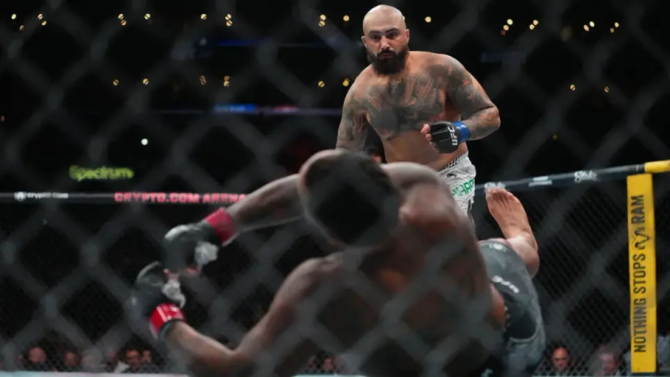 Sharaf shocks Steveson with 12-second KO at UFC 331